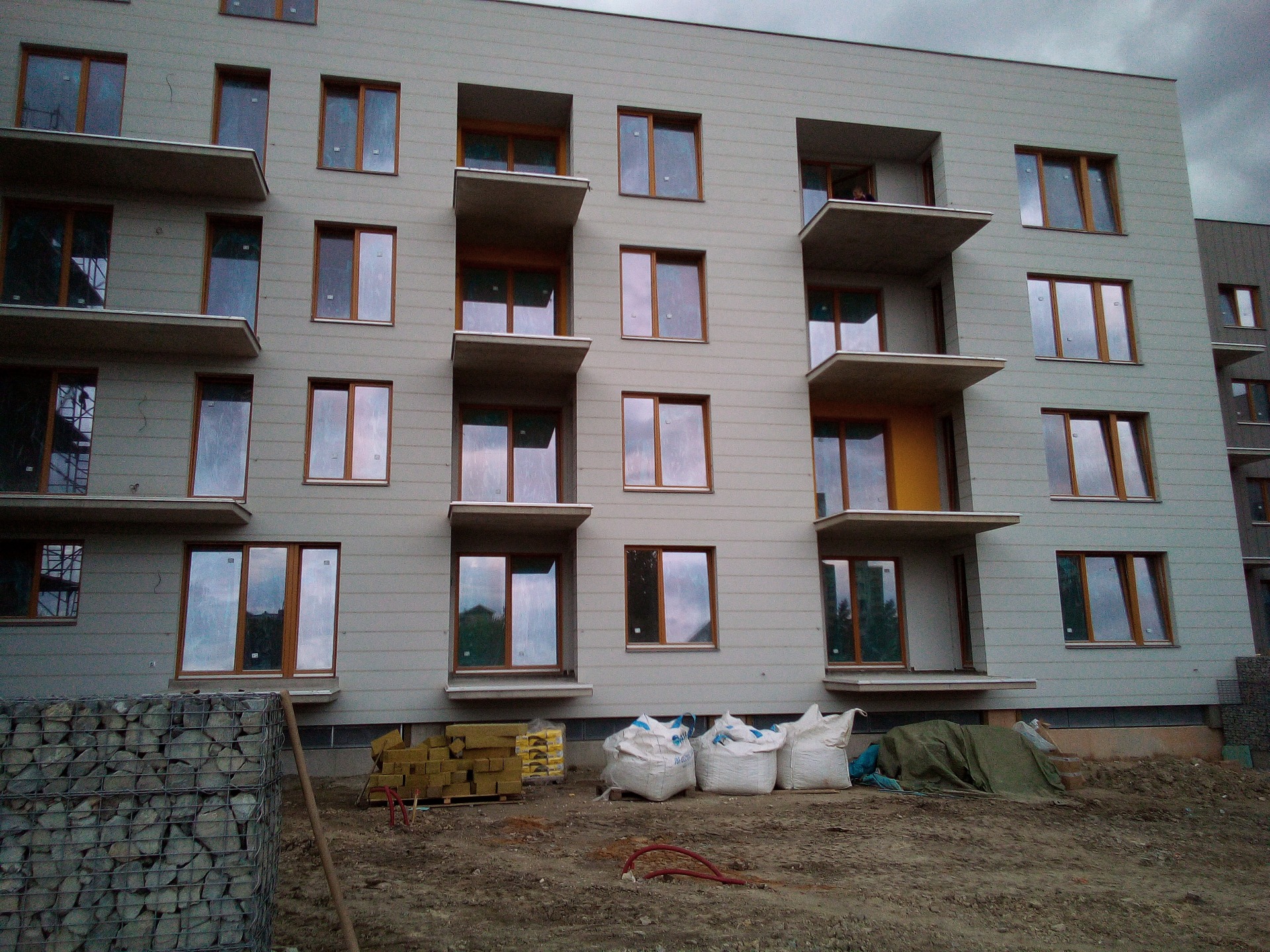 Rekonstrukce bytov&eacute;ho domu v Čel&aacute;kovic&iacute;ch